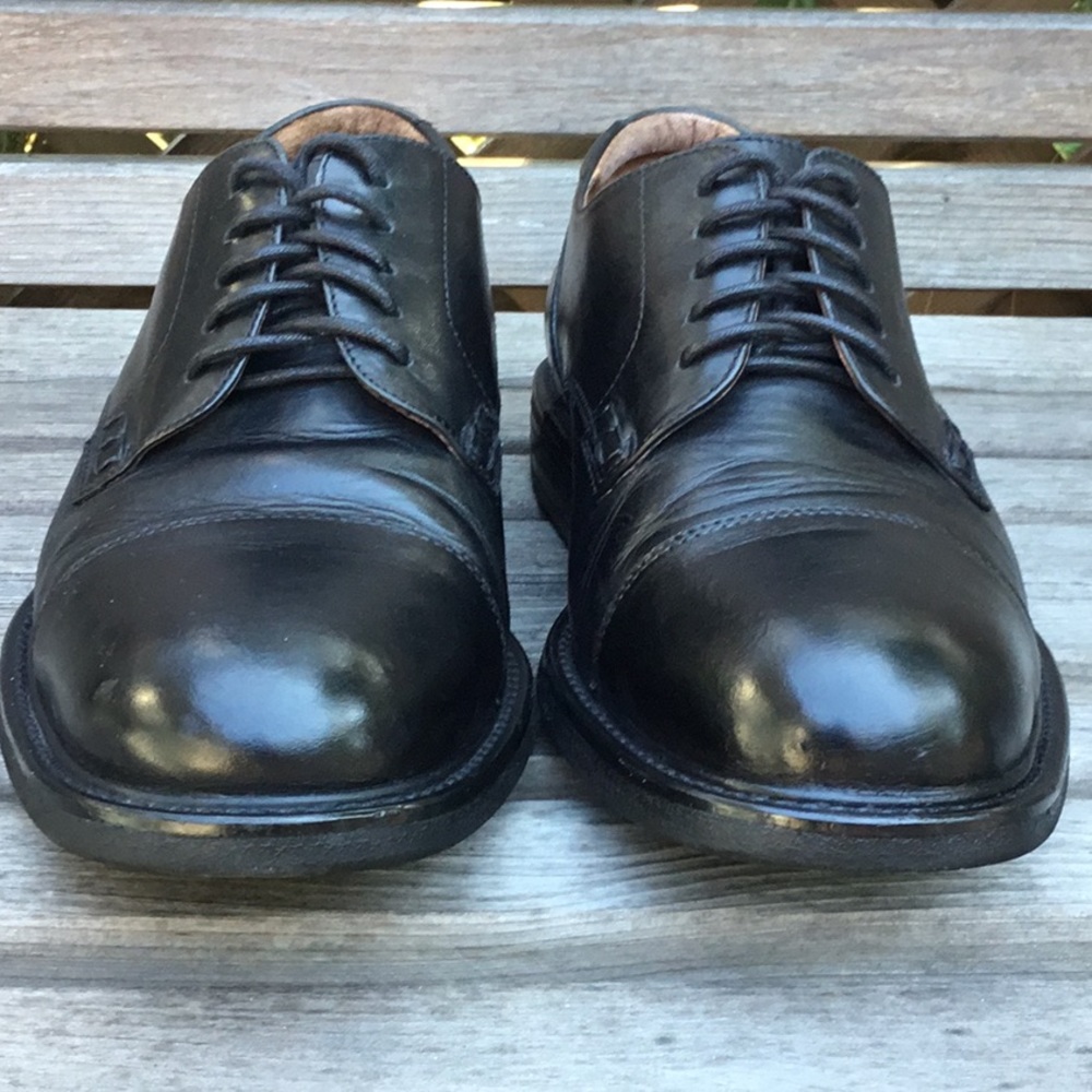 Men’s Florsheim Black leather lace up shoes. Sz11m